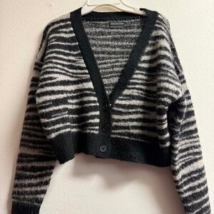 Women's Urban Outfitters Black & White Striped Cardigan Sweater, Size: M, GUC
